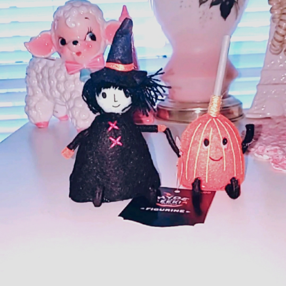 cute witch and her broom 🧙🏼🎃